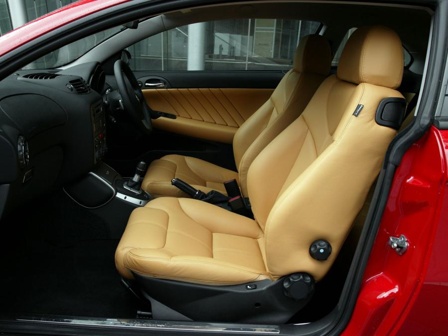 Интерьер Alfa Romeo GT (937C) 2004 года  (JP) (фото 9 из 10)